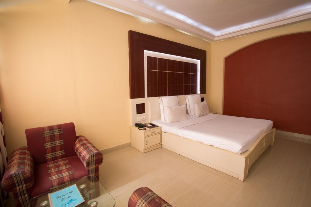 Silver Sands Beach Resort โคลวา ภายนอก รูปภาพ