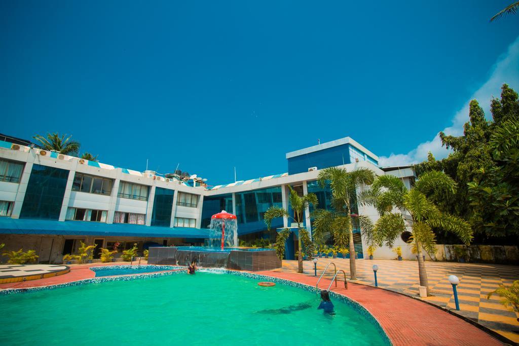 Silver Sands Beach Resort โคลวา ภายนอก รูปภาพ