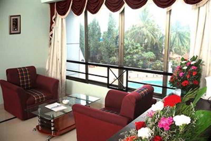 Silver Sands Beach Resort โคลวา ภายนอก รูปภาพ