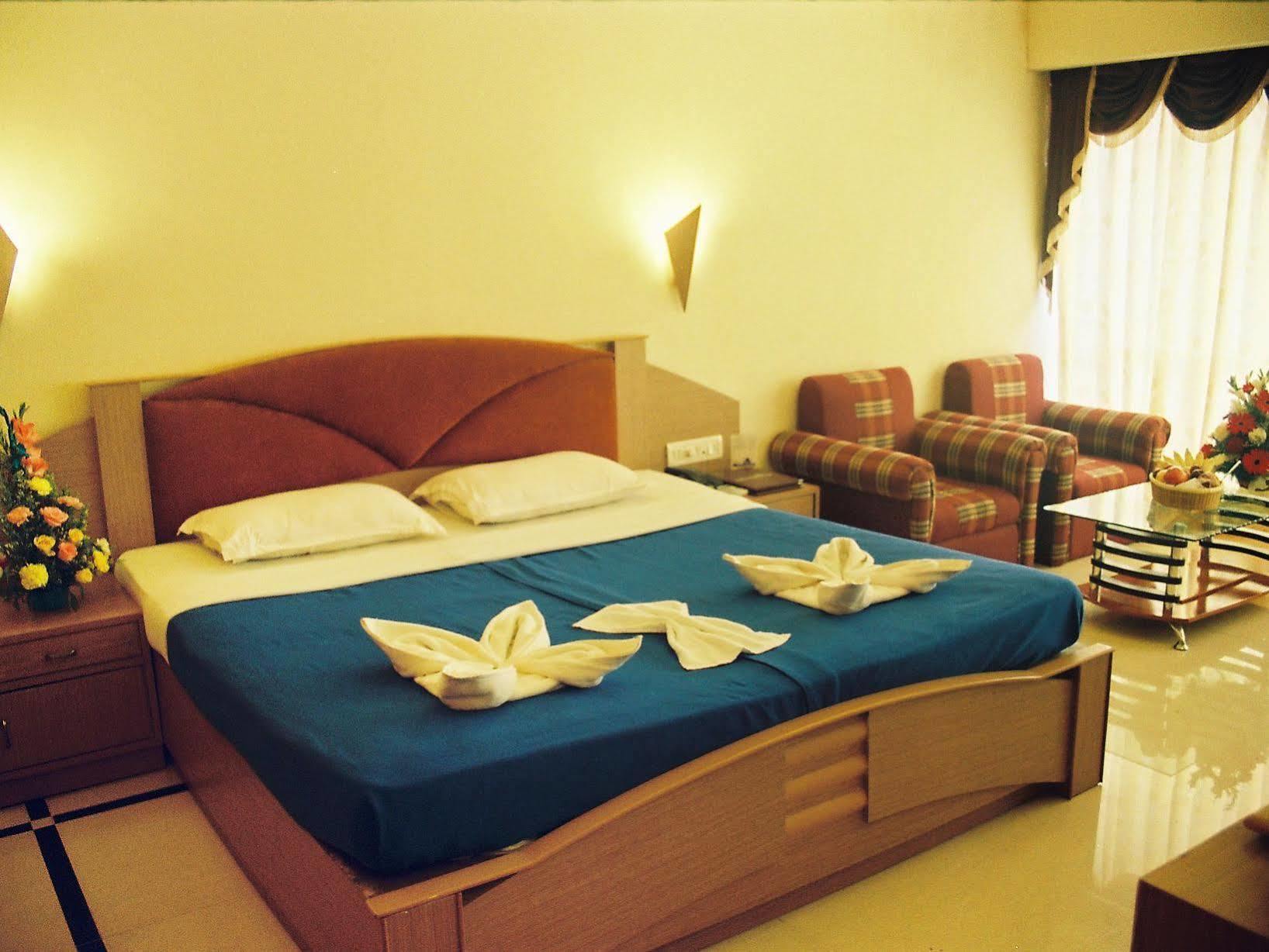 Silver Sands Beach Resort โคลวา ภายนอก รูปภาพ