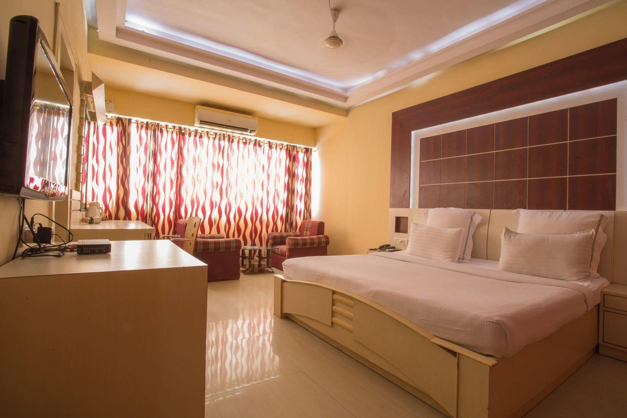 Silver Sands Beach Resort โคลวา ภายนอก รูปภาพ