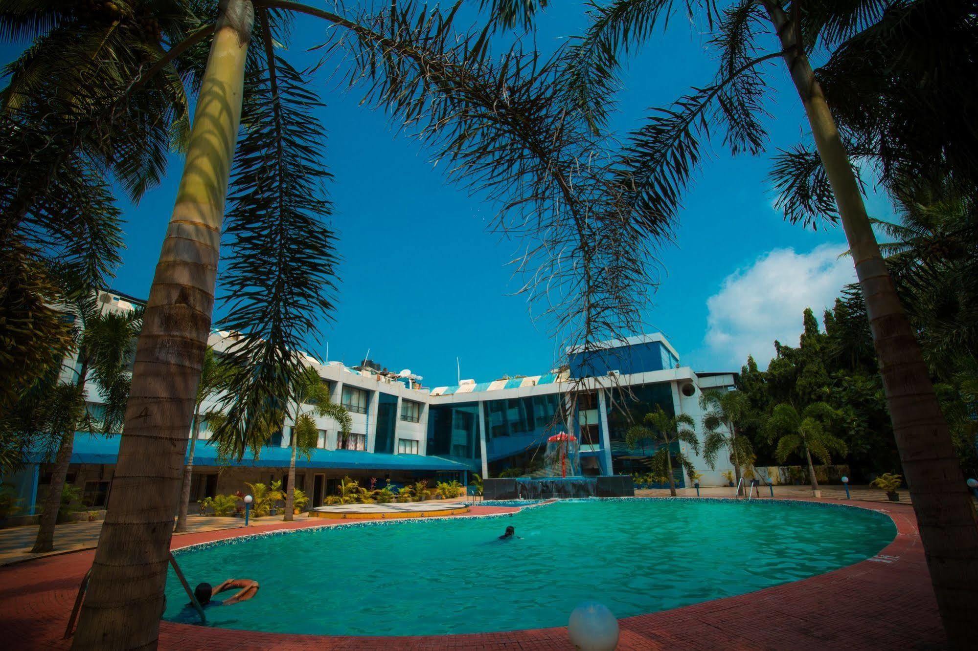 Silver Sands Beach Resort โคลวา ภายนอก รูปภาพ